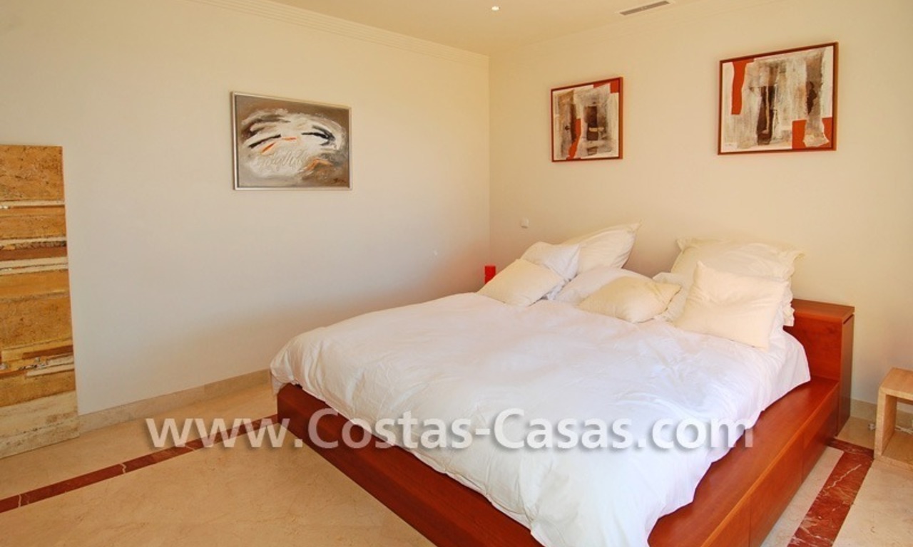Beachside luxury penthouse apartment to buy in Marbella 16