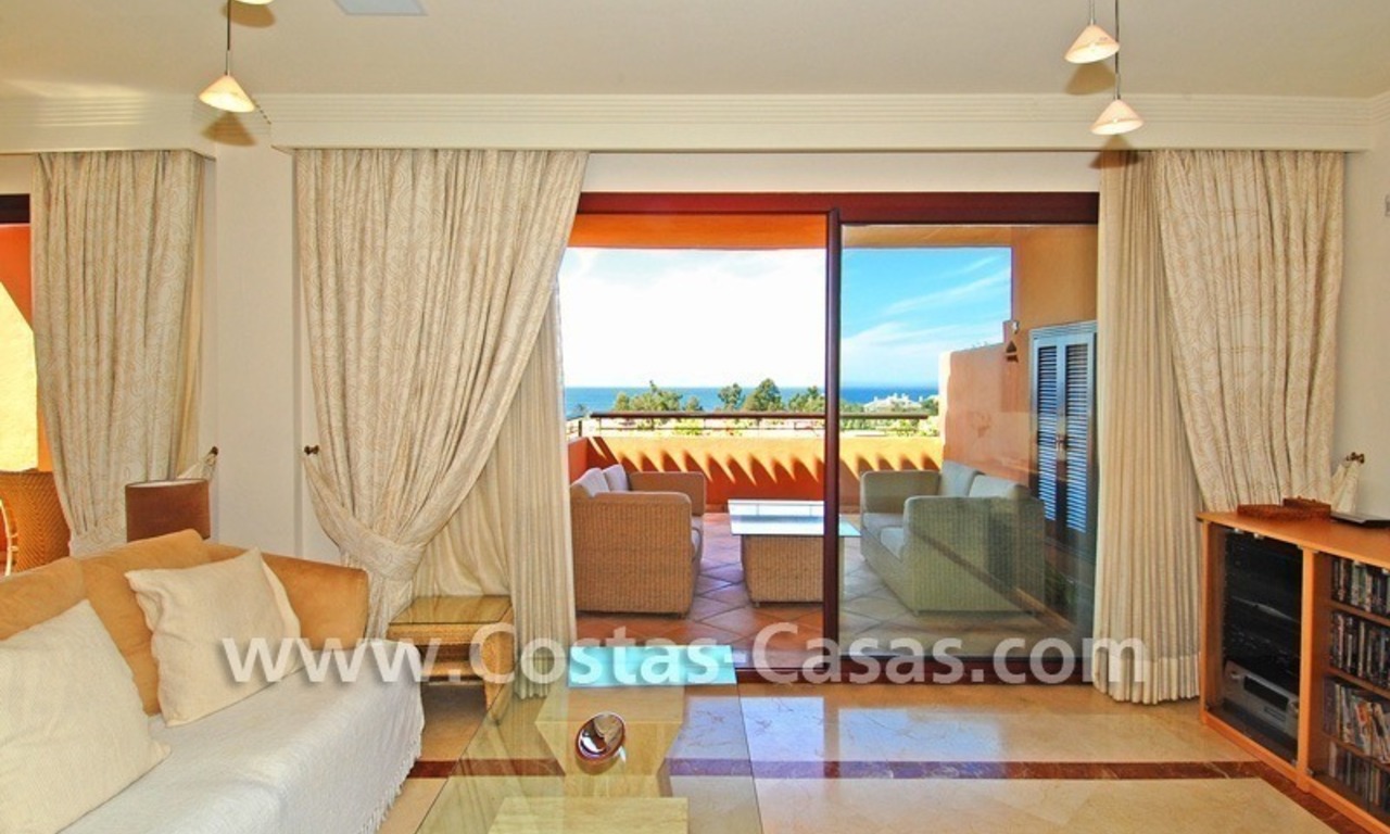 Beachside luxury penthouse apartment to buy in Marbella 10