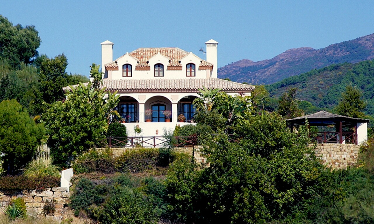 Luxury villa for sale on golf resort, Marbella - Benahavis 1