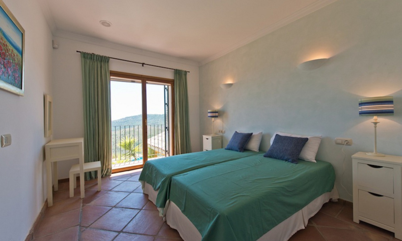Bargain luxury villa for sale on golf resort, Marbella - Benahavis 10