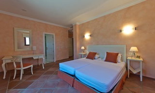 Bargain luxury villa for sale on golf resort, Marbella - Benahavis 12