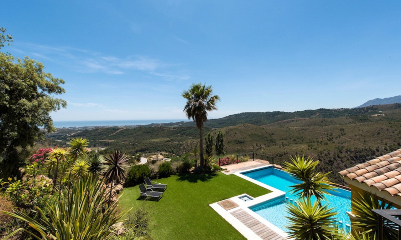 Bargain luxury villa for sale on golf resort, Marbella - Benahavis 1