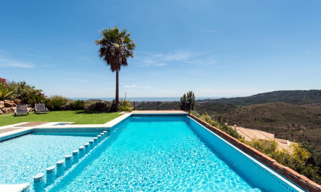 Bargain luxury villa for sale on golf resort, Marbella - Benahavis 2