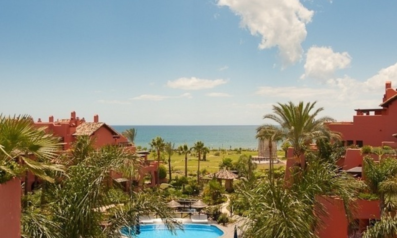 Luxury penthouse apartment for sale in a first line beach complex on the New Golden Mile, Marbella - Estepona 2