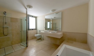 Modern style luxury apartment for sale, golf resort, Marbella - Benahavis 11