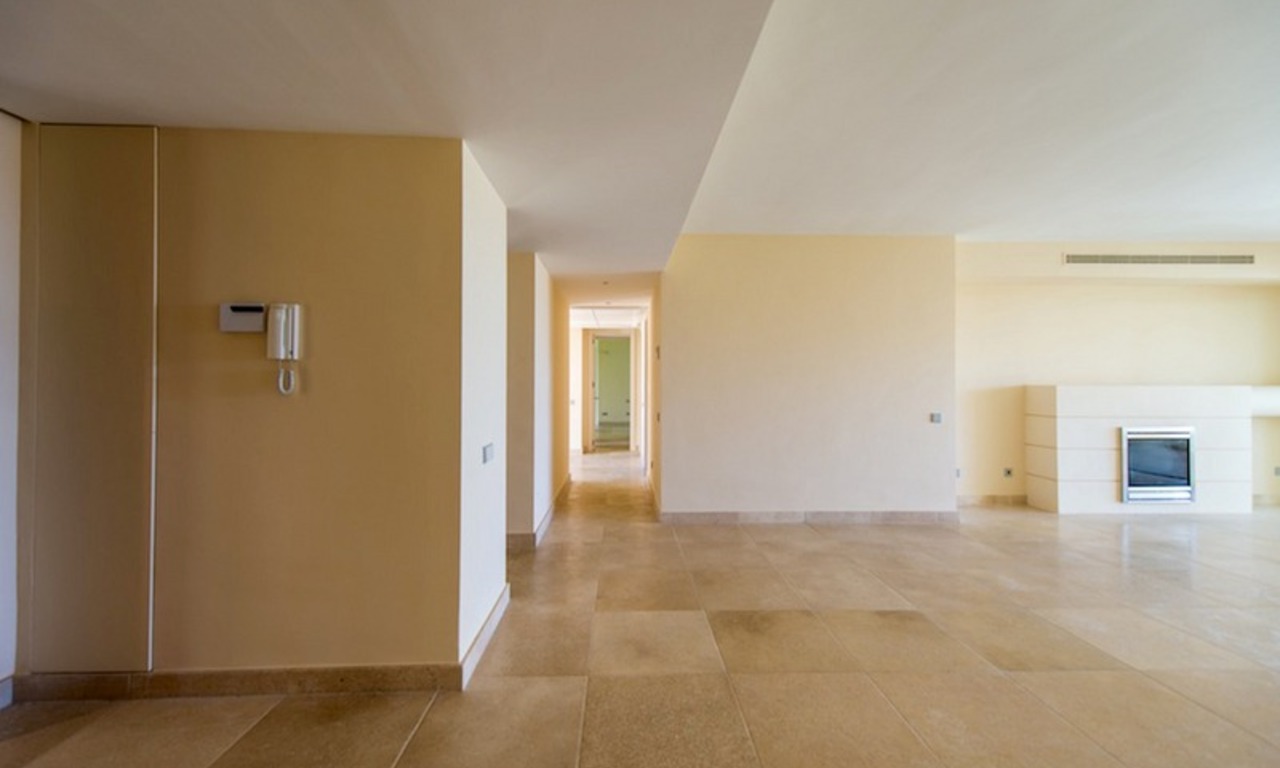 Modern style luxury apartment for sale, golf resort, Marbella - Benahavis 2