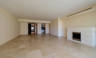 Modern style luxury apartment for sale, golf resort, Marbella - Benahavis 6