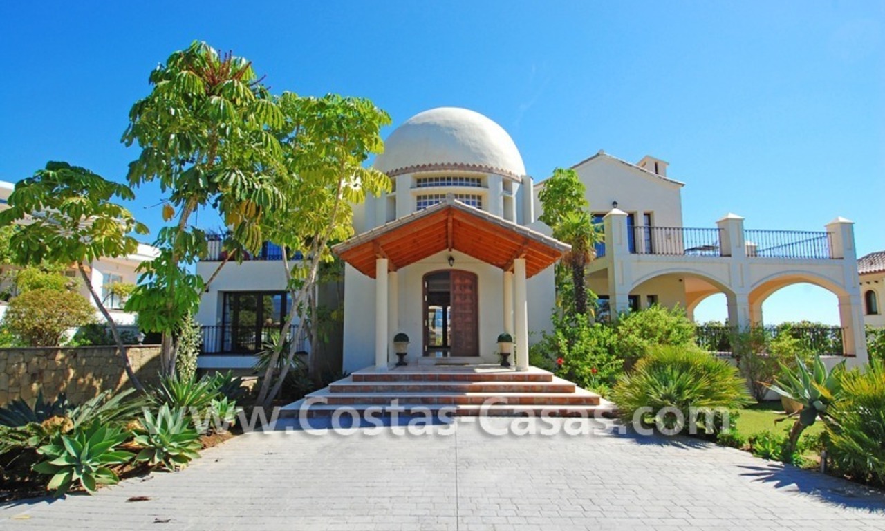 Luxury villa for sale, exclusive golf resort, New Golden Mile, Marbella - Estepona 2