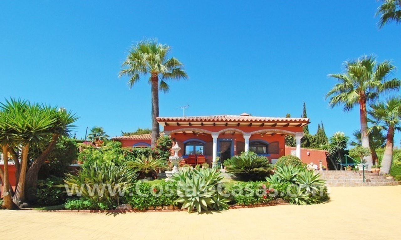Rustic villa for sale on the New Golden Mile, Puerto Banus - Marbella, Benahavis - Estepona 12