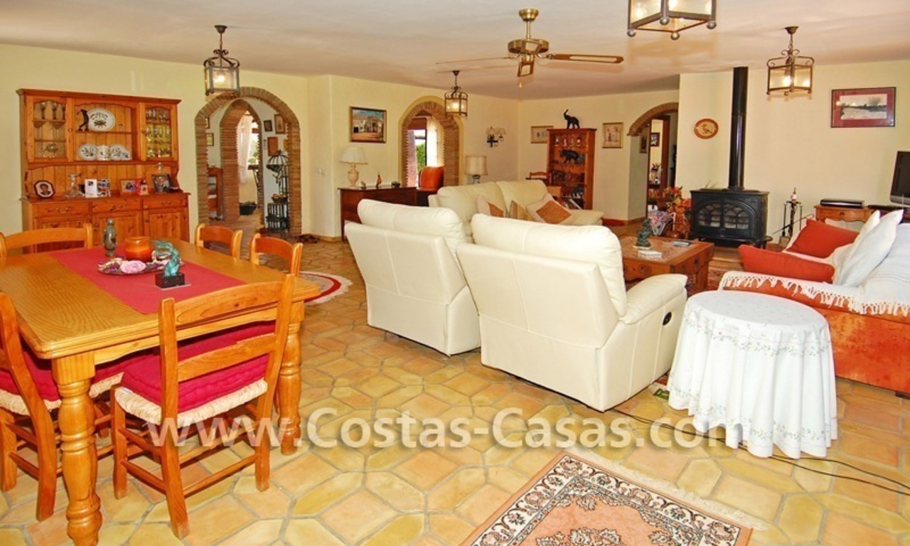 Rustic villa for sale on the New Golden Mile, Puerto Banus - Marbella, Benahavis - Estepona 16