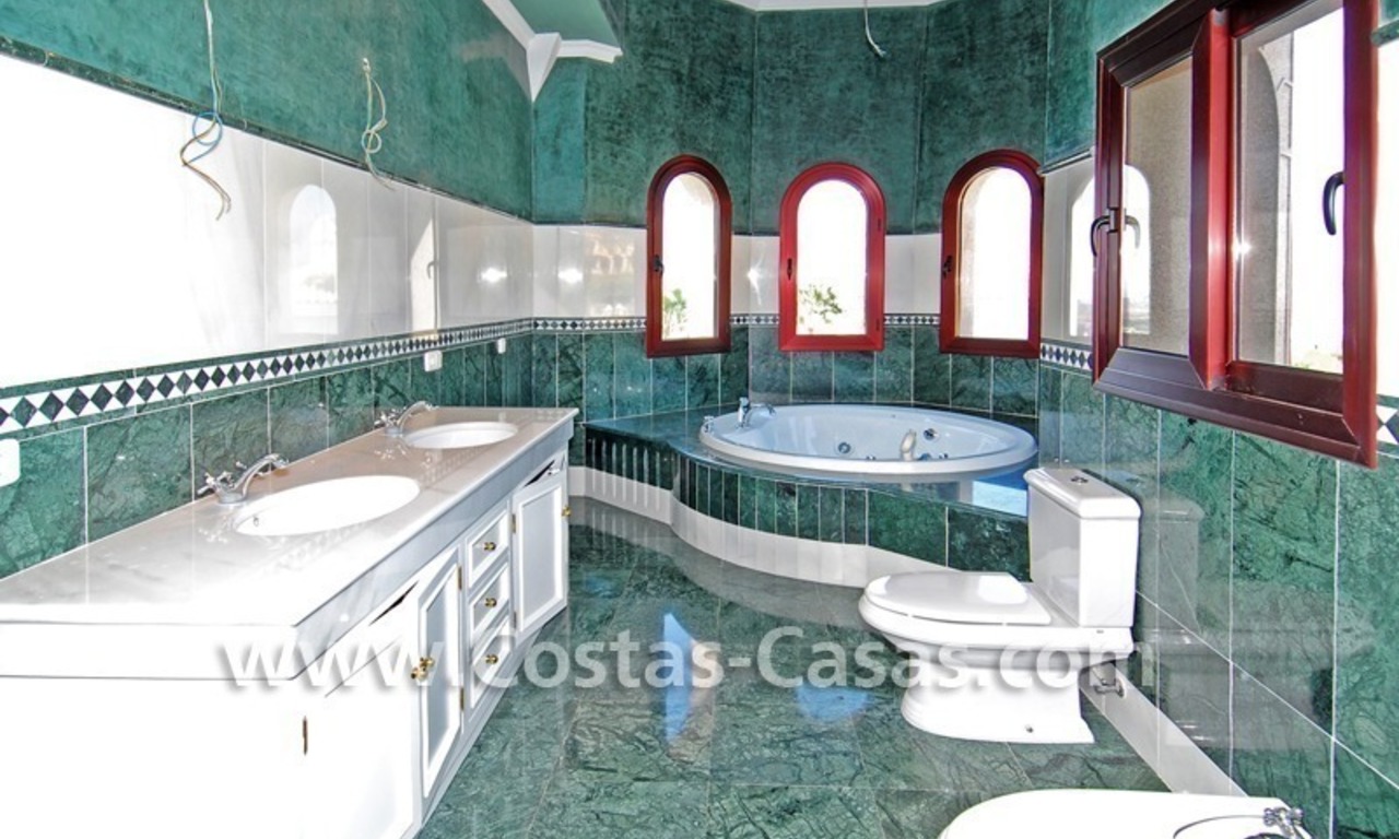 Classic andalusian style villa to buy, golf resort, New Golden Mile, Puerto Banus - Marbella, Benahavis - Estepona 20