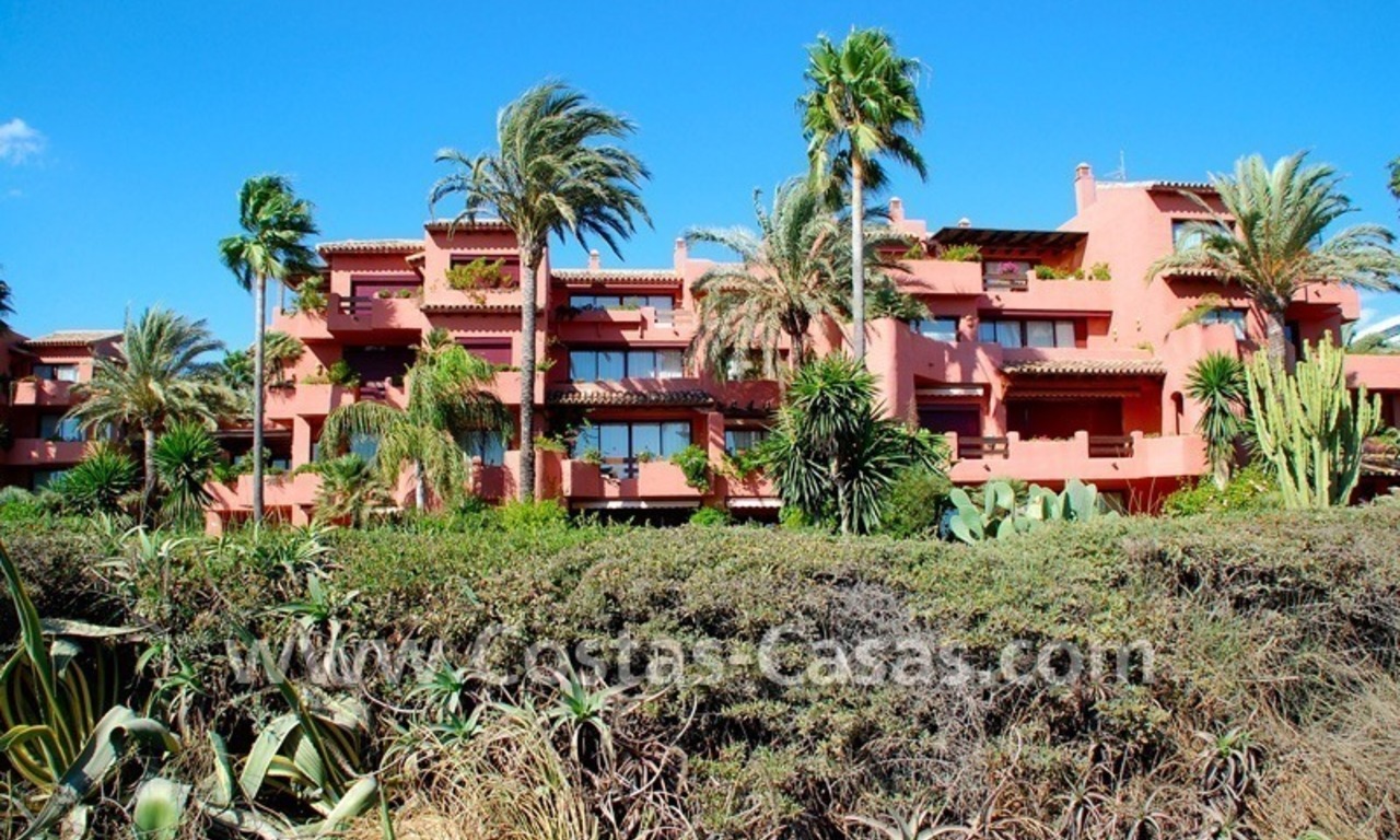 Bargain beachside penthouse apartment for sale in Marbella East 6