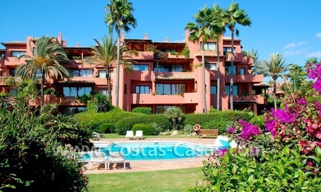 Bargain beachside penthouse apartment for sale in Marbella East 8