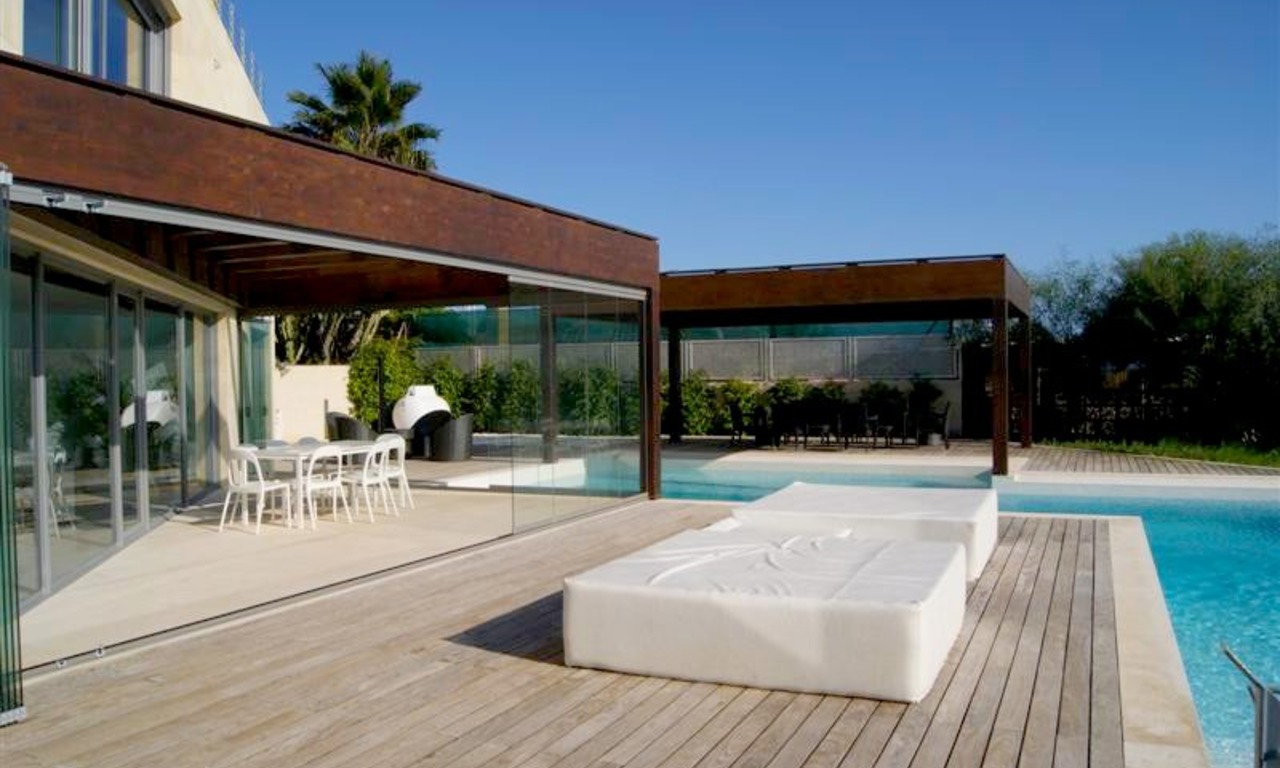 Beachfront modern villa for sale in Marbella 3