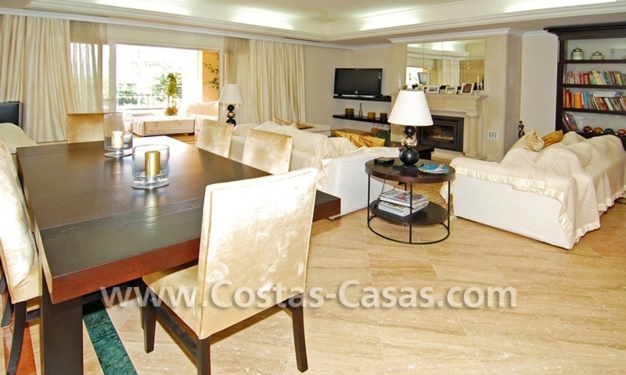 Exclusive luxury apartment for sale on the Golden Mile in Marbella 11