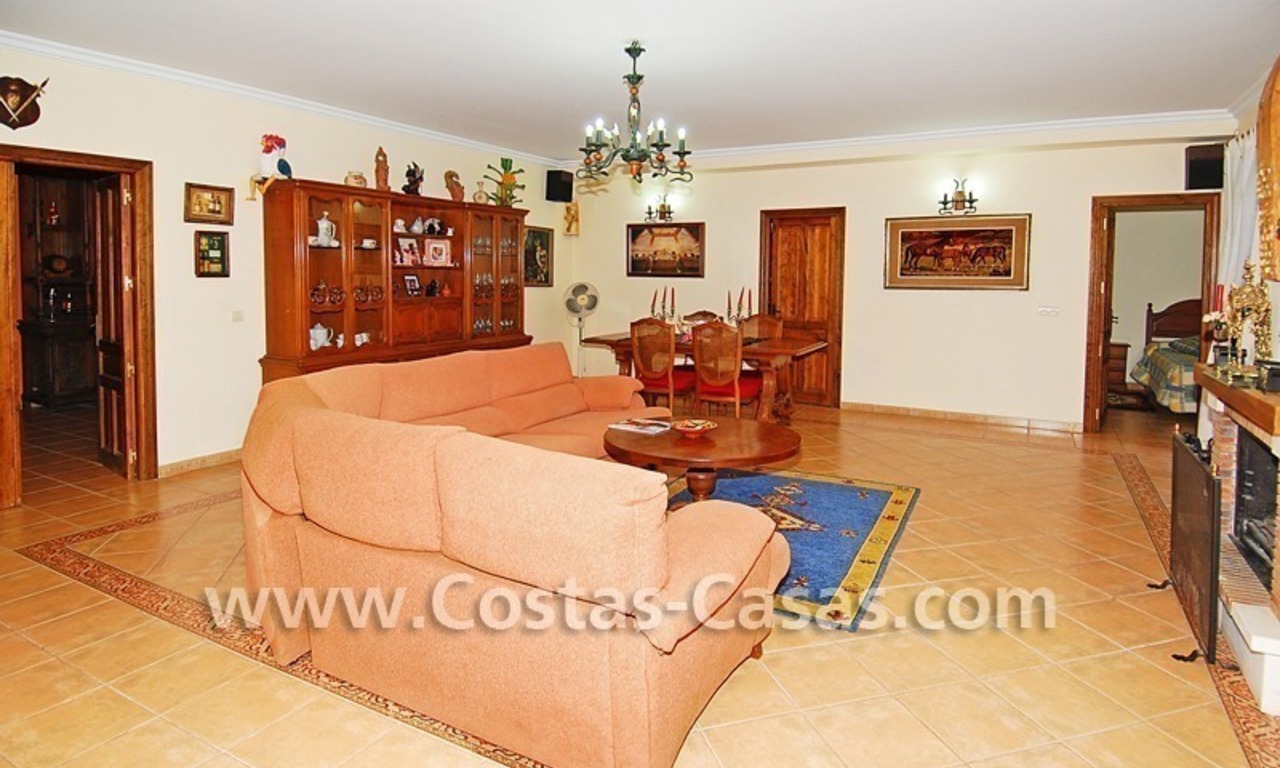 Luxury villa for sale in the area of Marbella – Estepona – Benahavis 10