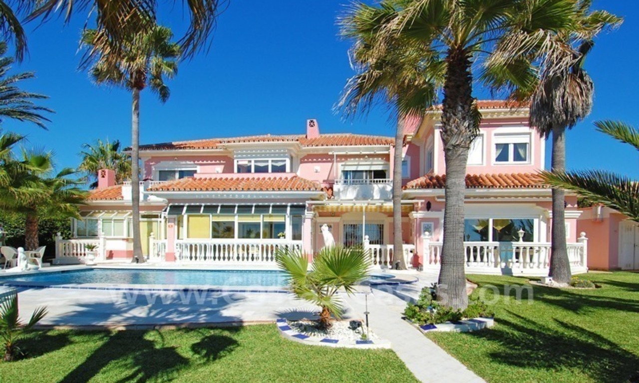 First line beach villa with 2 guest houses for sale in East Marbella 4