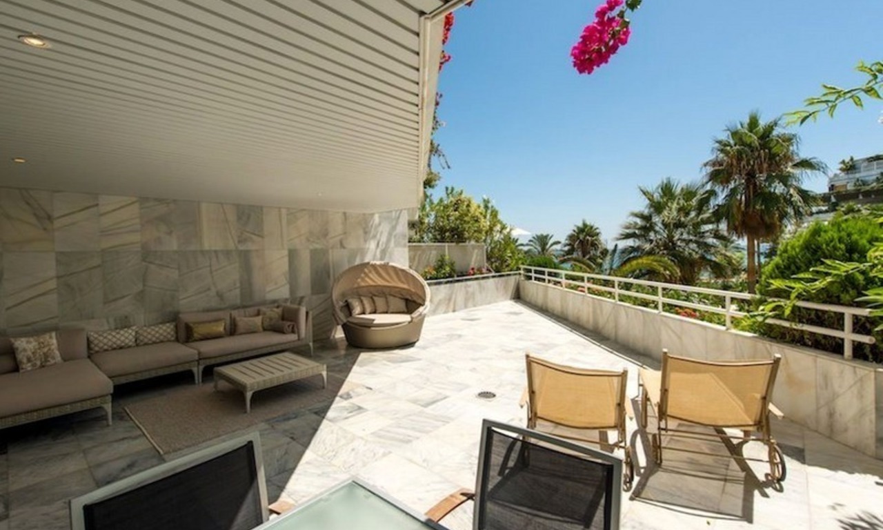 Beachfront apartment for sale on the Golden Mile in Marbella 2