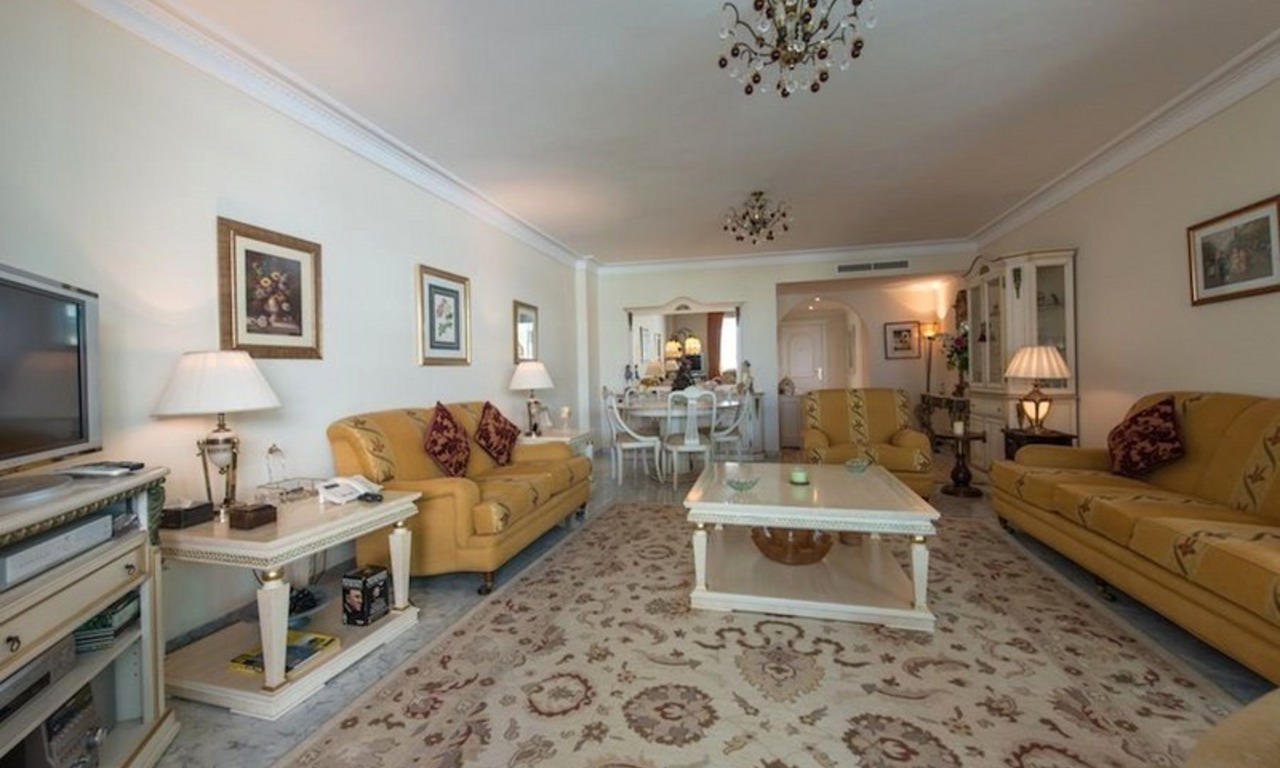 First line beach apartment for sale on the Golden Mile in Marbella 4