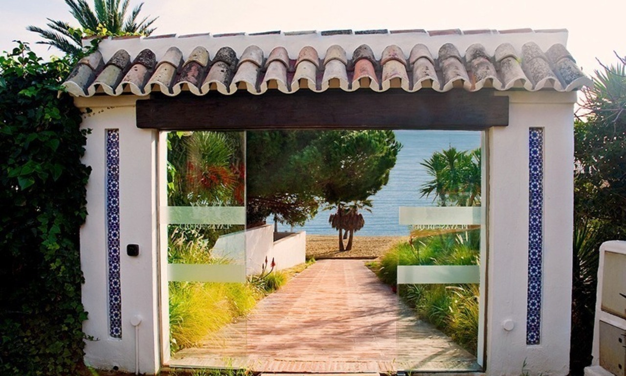Unique beachfront luxury apartment for sale in Puerto Banus – Marbella 18