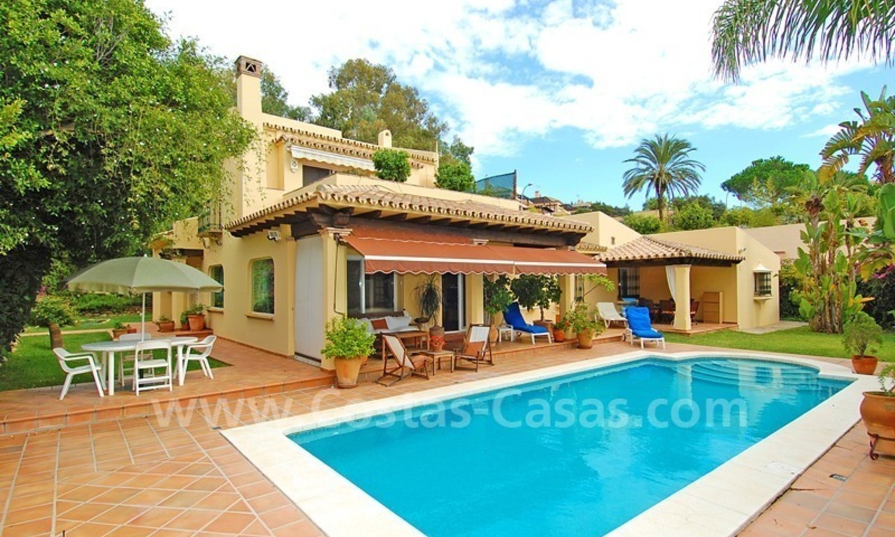 Beachside cozy villa for sale in east Marbella 0