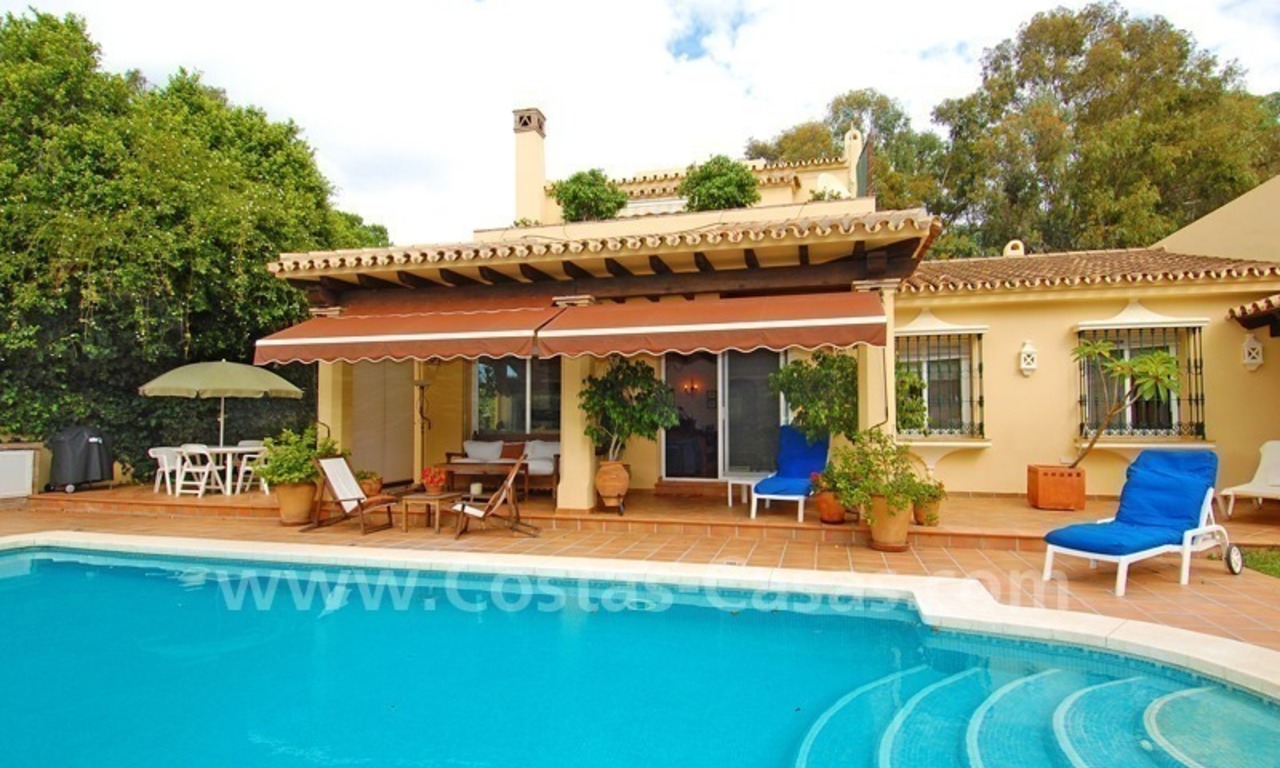 Beachside cozy villa for sale in east Marbella 1