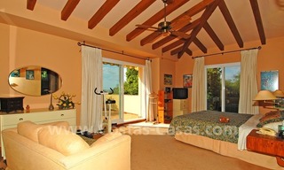 Beachside cozy villa for sale in east Marbella 10