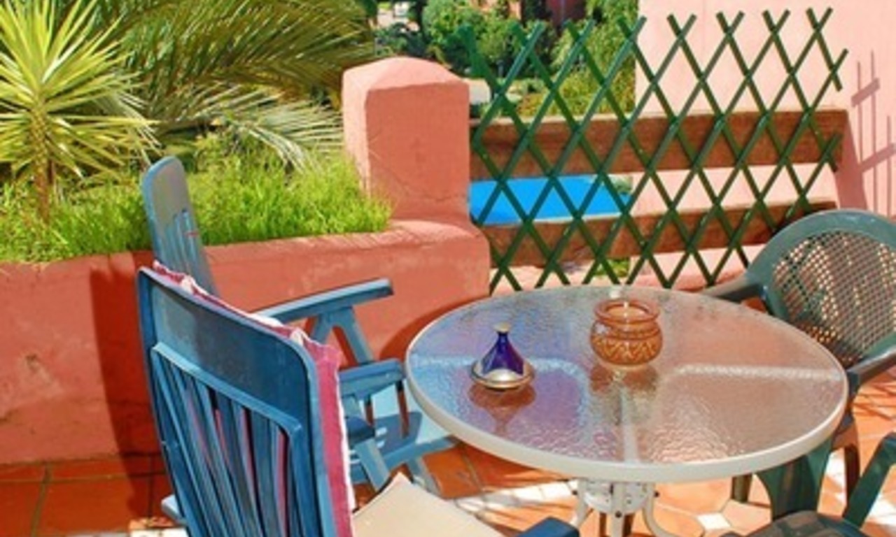 Bargain beachside penthouse apartment for sale in Marbella East 11