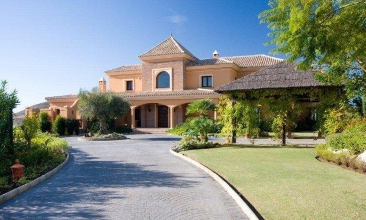Luxury Mansion for Sale on Golf Resort in the area of Marbella - Benahavis 1