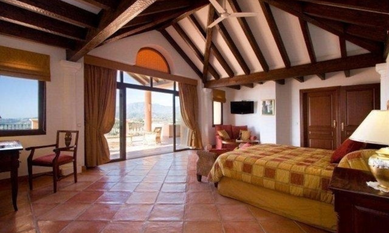 Luxury Mansion for Sale on Golf Resort in the area of Marbella - Benahavis 16
