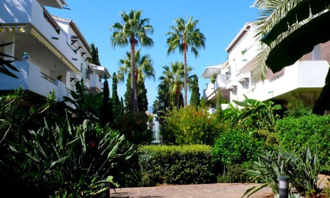 Beachside apartment to buy close to the beach, Marbella - Estepona 3