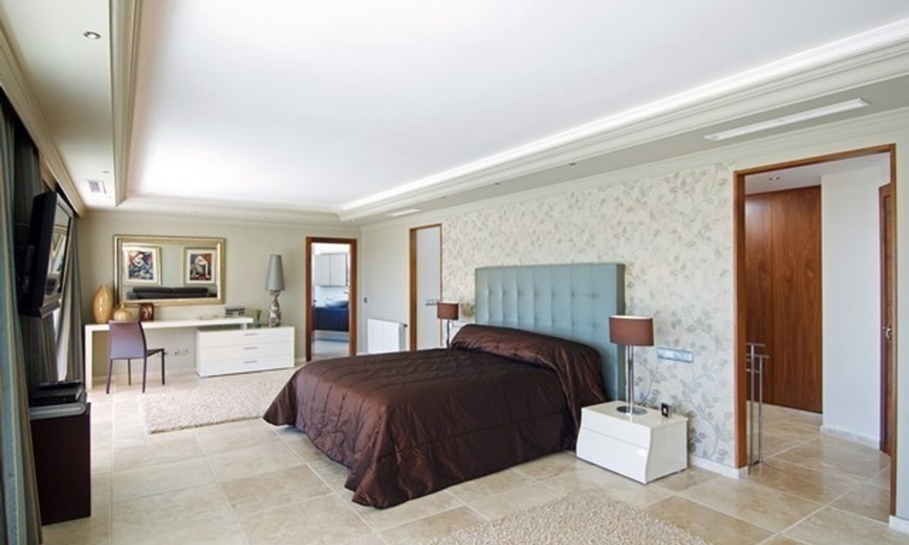 Exclusive modern villa for sale in Nueva Andalucia, Marbella 16