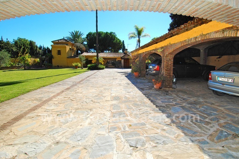 Beachside Cortijo style villa to renovate for sale near the beach in San Pedro - Marbella
