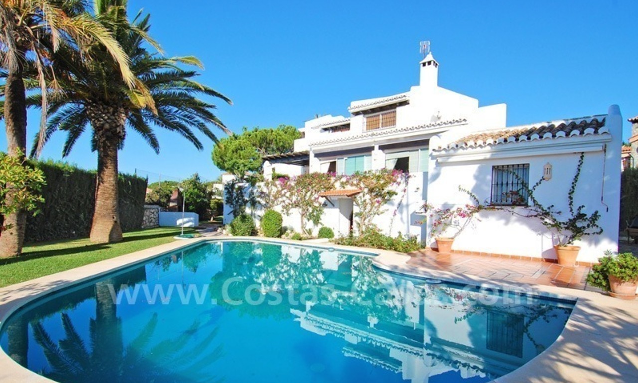 Beachside villa for sale in Eastern Marbella 4