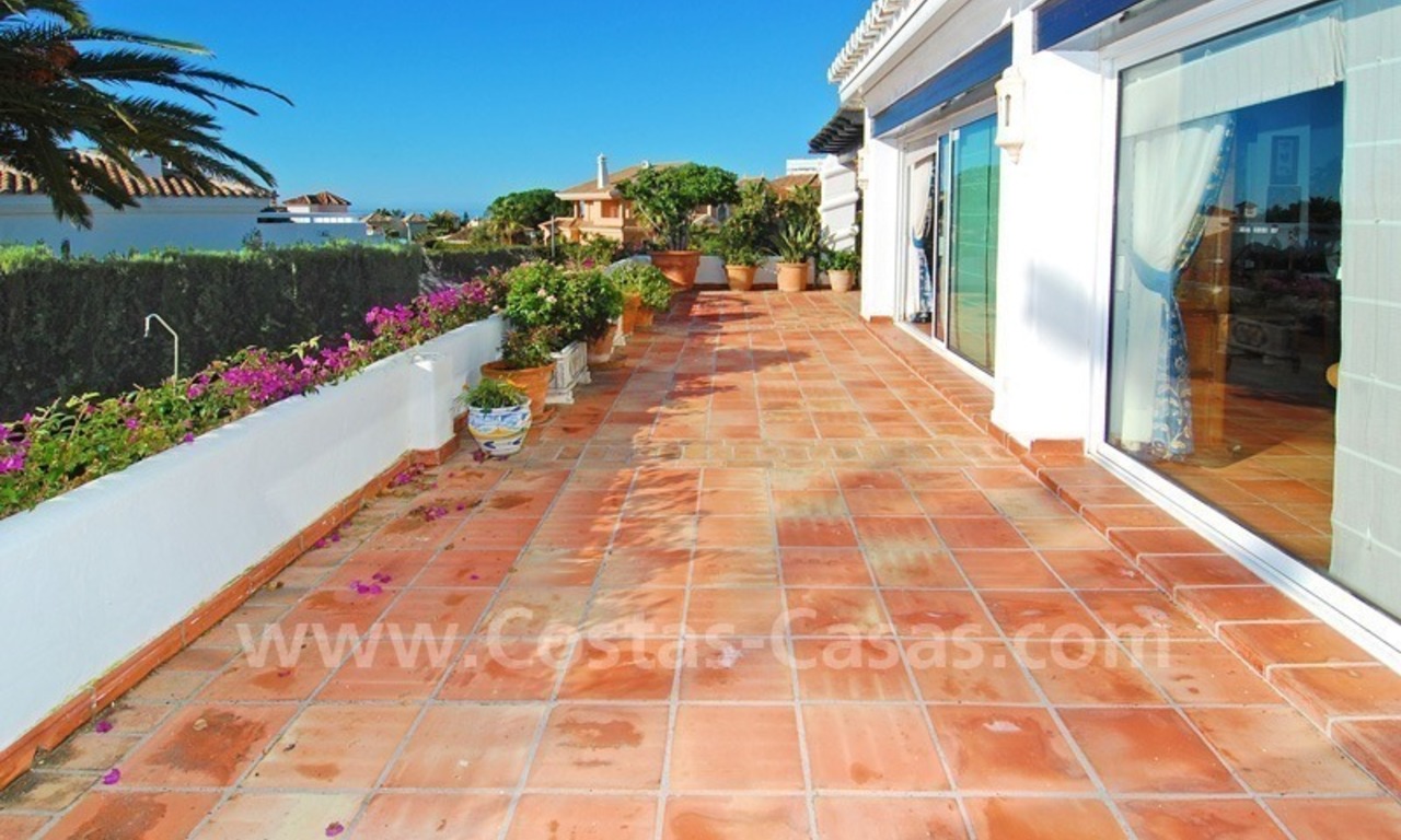Beachside villa for sale in Eastern Marbella 5