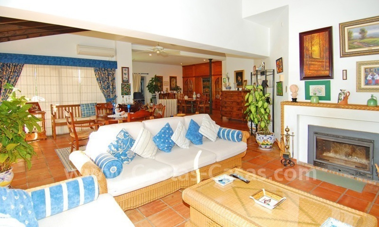 Beachside villa for sale in Eastern Marbella 9