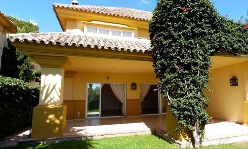 Townhouse for sale in a golf area of Marbella 
