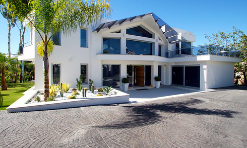 Modern contemporary villa for sale in Nueva Andalucia, Marbella 
