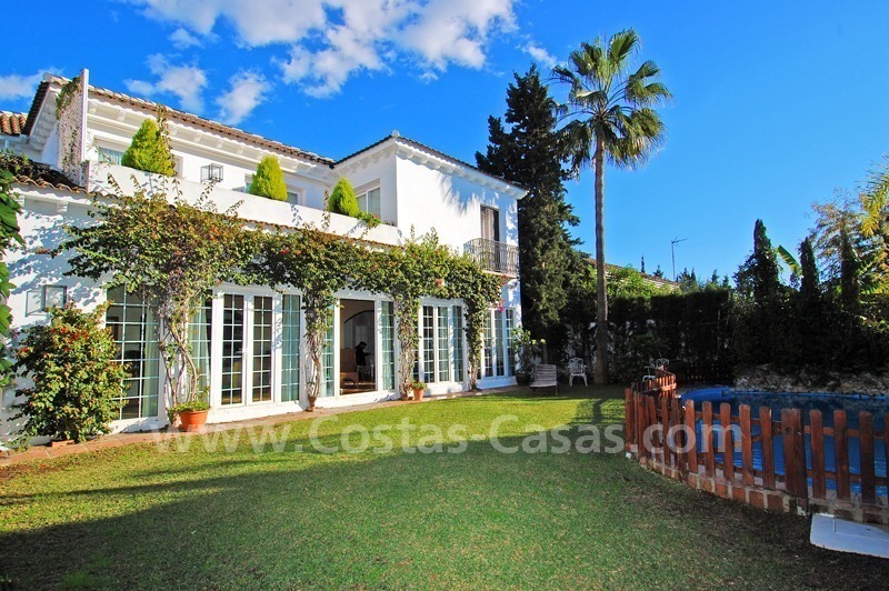 Beachside luxury villa for sale in the Golden Mile – Marbella centre