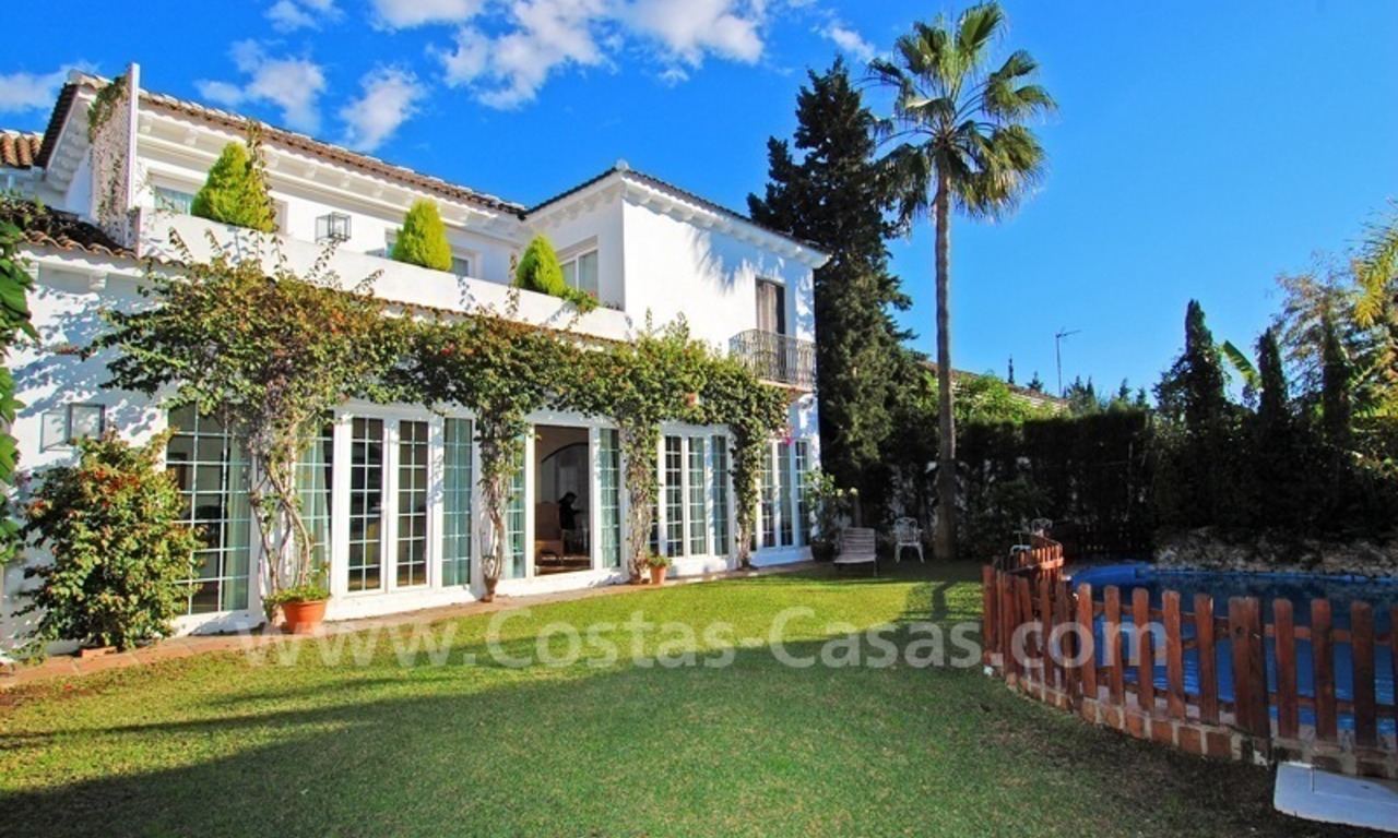 Beachside luxury villa for sale in the Golden Mile – Marbella centre 0