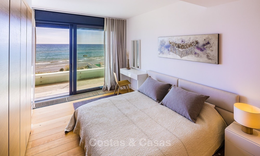 Modern beachfront villa for sale in Marbella with breathtaking sea views 1166