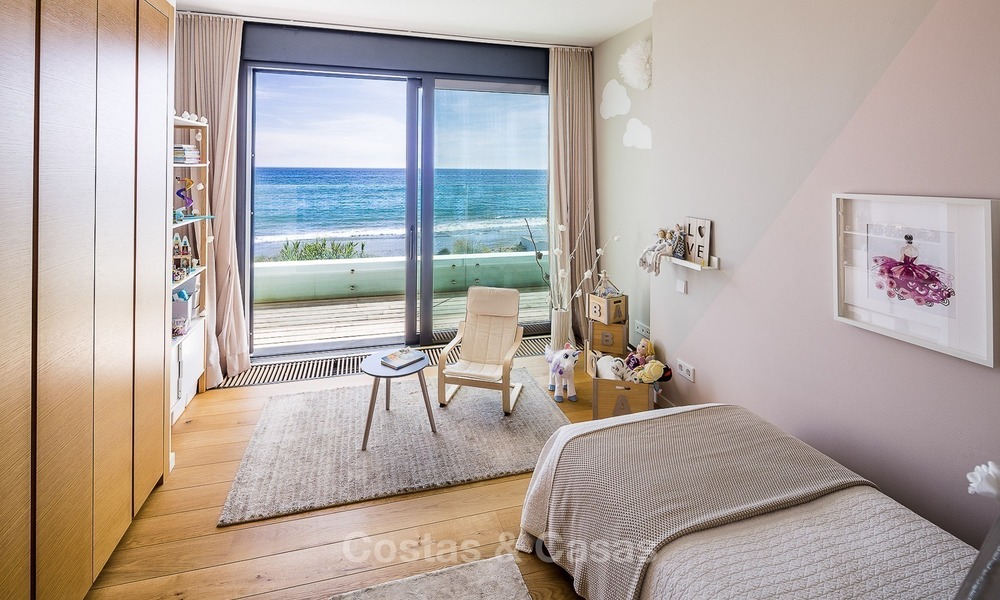 Modern beachfront villa for sale in Marbella with breathtaking sea views 1170