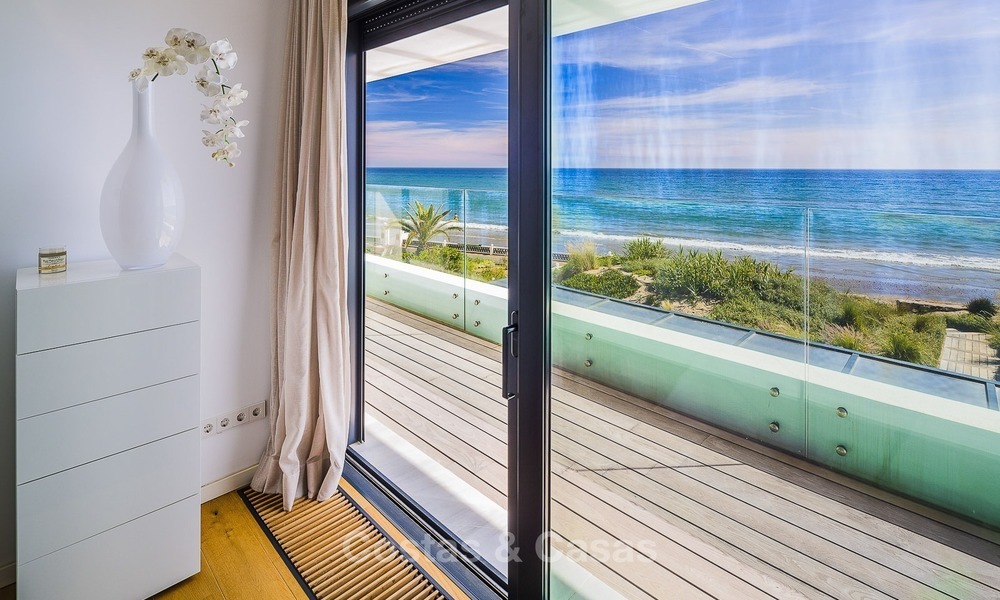 Modern beachfront villa for sale in Marbella with breathtaking sea views 1171