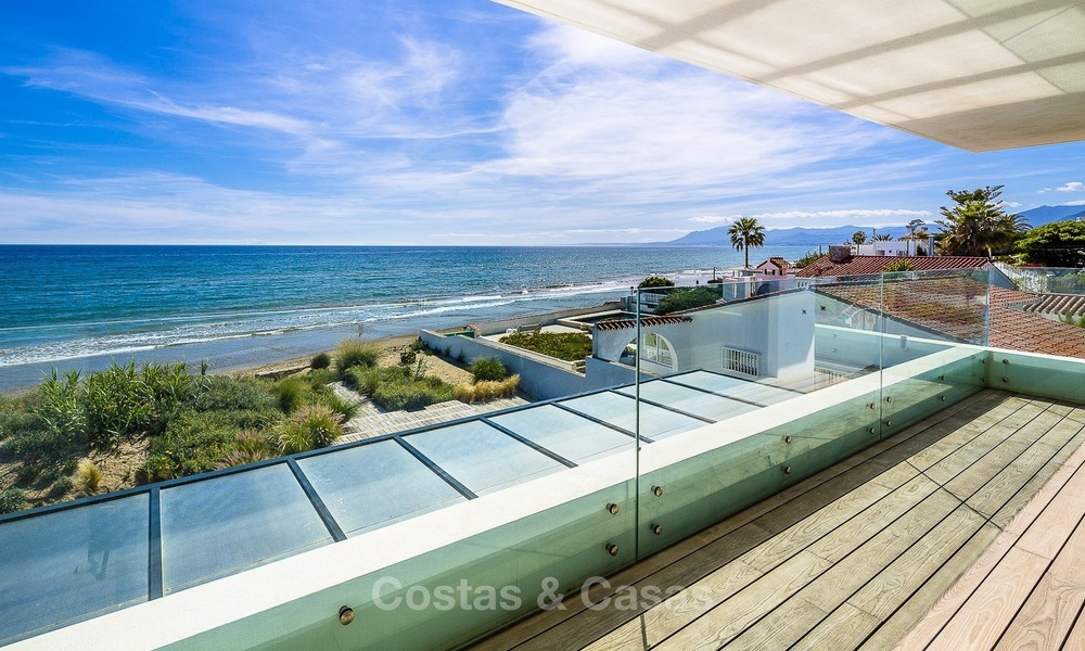 Modern beachfront villa for sale in Marbella with breathtaking sea views 1173