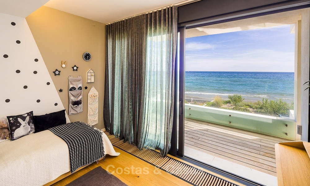 Modern beachfront villa for sale in Marbella with breathtaking sea views 1174
