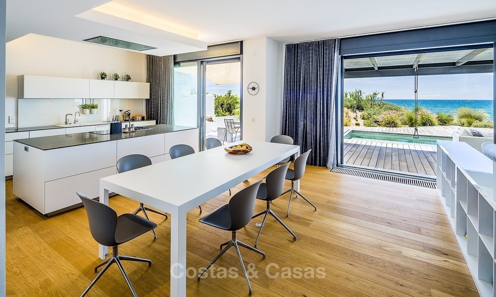 Modern beachfront villa for sale in Marbella with breathtaking sea views 1189