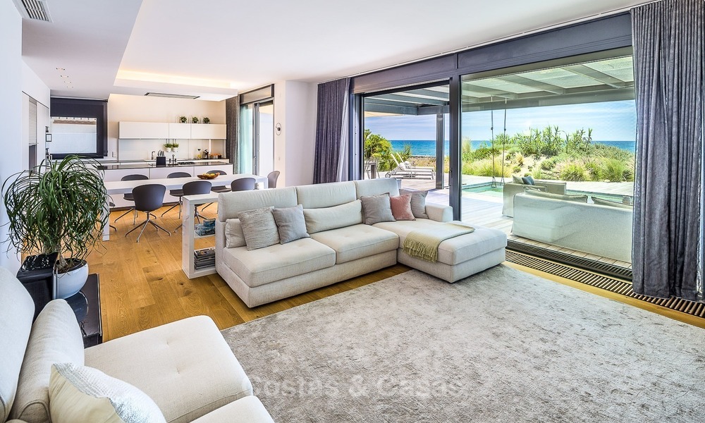 Modern beachfront villa for sale in Marbella with breathtaking sea views 1192