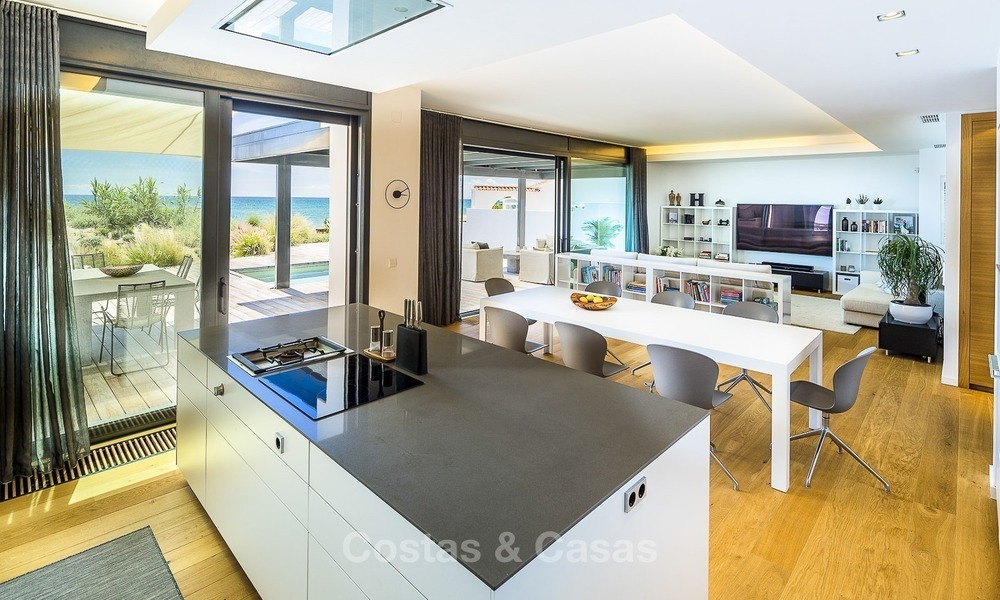 Modern beachfront villa for sale in Marbella with breathtaking sea views 1196