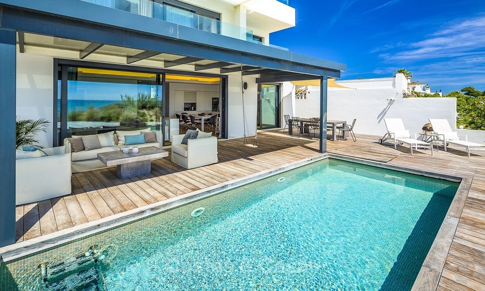 Modern beachfront villa for sale in Marbella with breathtaking sea views 1208