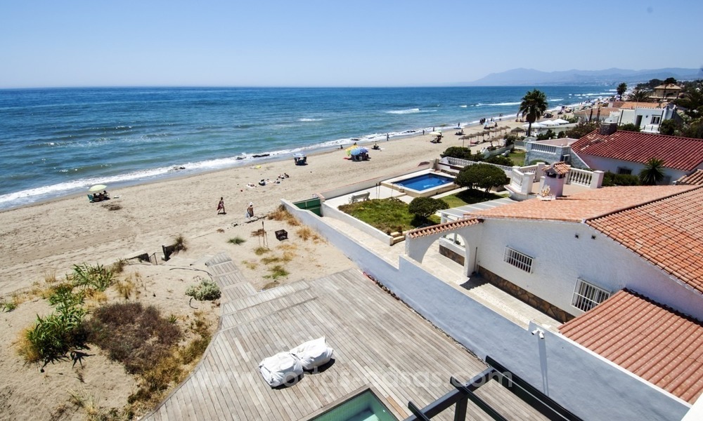 Modern beachfront villa for sale in Marbella with breathtaking sea views 1218